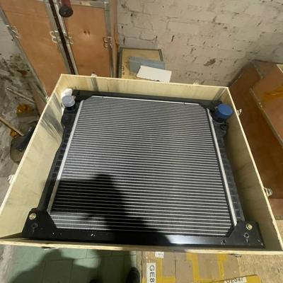 "Радиатор охлаждения водяной 11886549 Volvo BL "