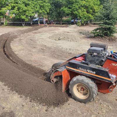 Малогабаритный траншеекопатель