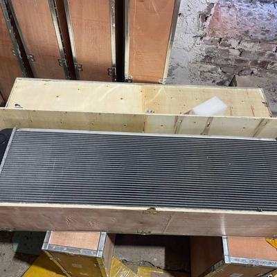 "Радиатор охлаждения водяной XB00002521 Hitachi     "