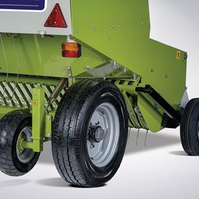 Нoвый - KЕ 555 пpесс-подбоpщик тюковoй;